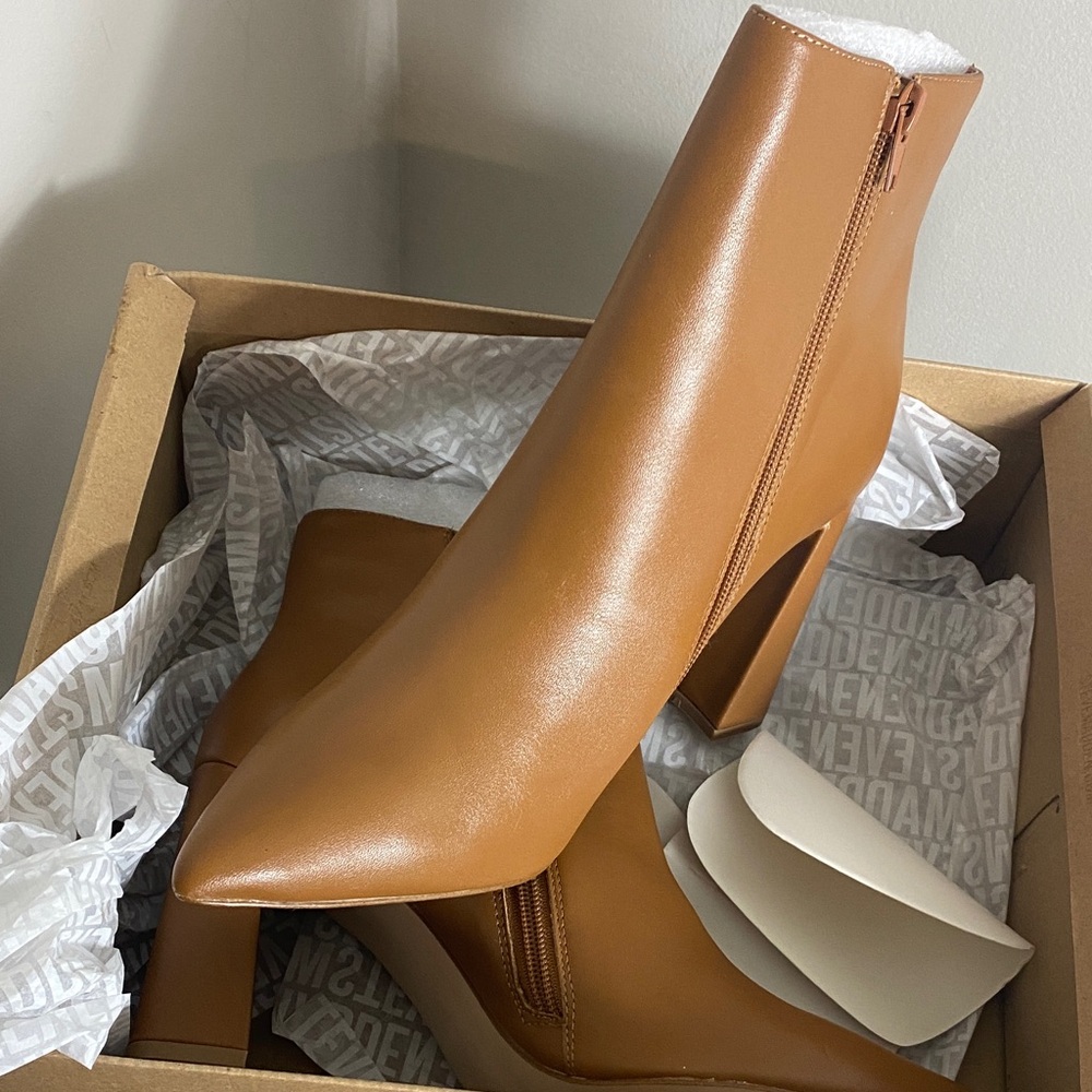 NIB Steve Madden Tan Ankle Boots